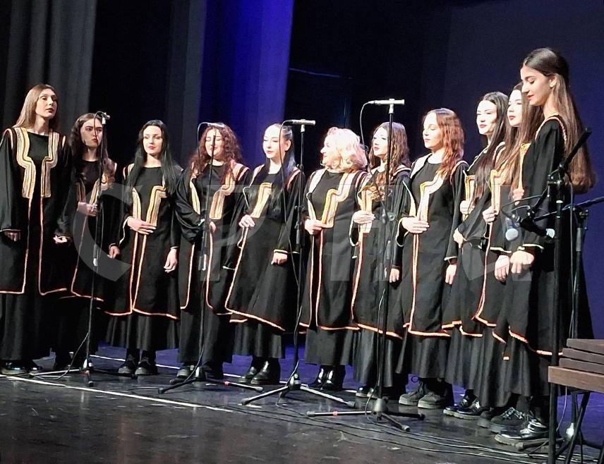 БИЈЕЉИНА, 16. ЈАНУАРА /СРНА/ - Бијељина је вечерас била први домаћин "Светосавског сабора пјесме са Косова и Метохије кроз Републику Српску" чији је циљ прикупљање средстава за изградњу дома српске омладине "Љубав, Вера, Нада за Косово и Метохију" у Косовској Каменици.