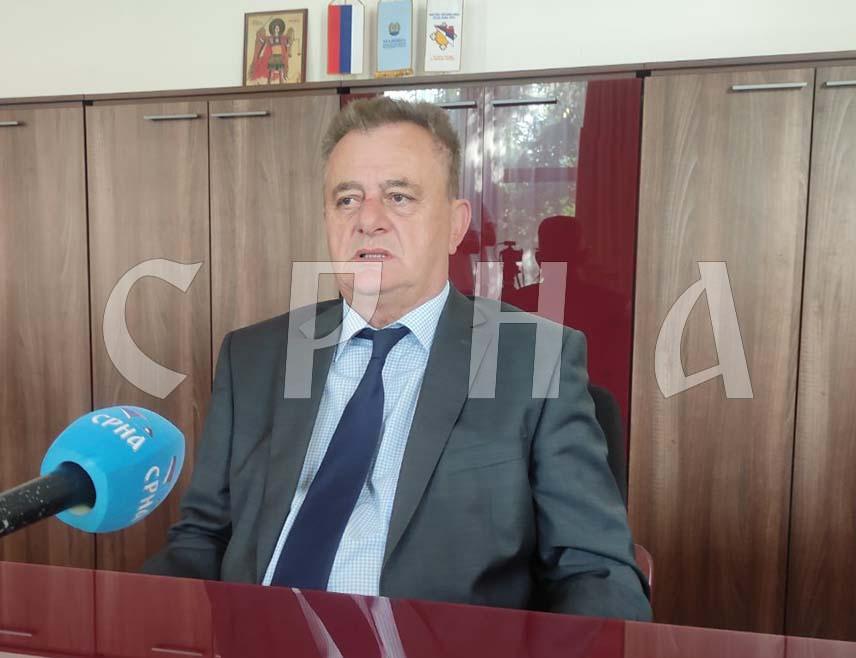 БАЊАЛУКА, 17. ЈАНУАРА /СРНА/ - Правни експерт Витомир Поповић сматра да је беспредметно да крњи Уставни суд БиХ расправља о апелацији о легитимности Владе премијера Саве Минића, јер је он поднио оставку, а тиме и цијела Влада.