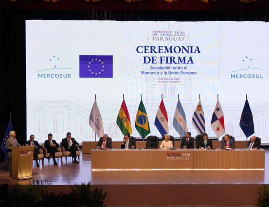 АСУНСИОН, 17. ЈАНУАРА /СРНА/ - ЕУ и политичка и економска организација јужноамеричких земаља - Меркосур потписали су данас споразум након 25 година преговора, који би требао да створи највећу свјетску зону слободне трговине која ће обухватити око 700 милиона људи.