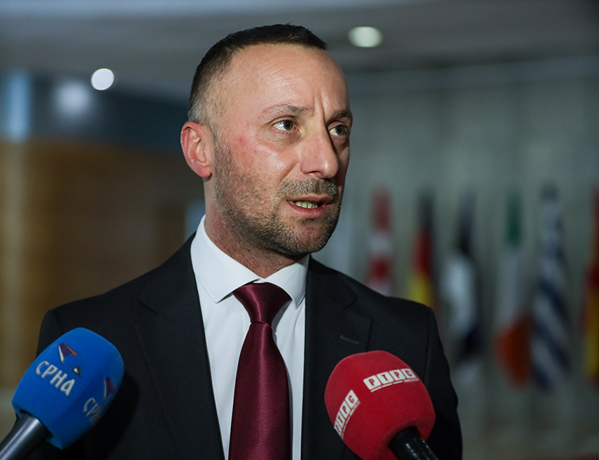 БАЊАЛУКА, 17. ЈАНУАРА /СРНА/ - Криза у Републици Српској не постоји, иако су је настојали произвести управо опозиционари у сарадњи са својим савезницима из политичког Сарајева и ОХР-а, изјавио је за Срну посланик у Представничком дому Парламентарне скупштине БиХ Милорад Којић.