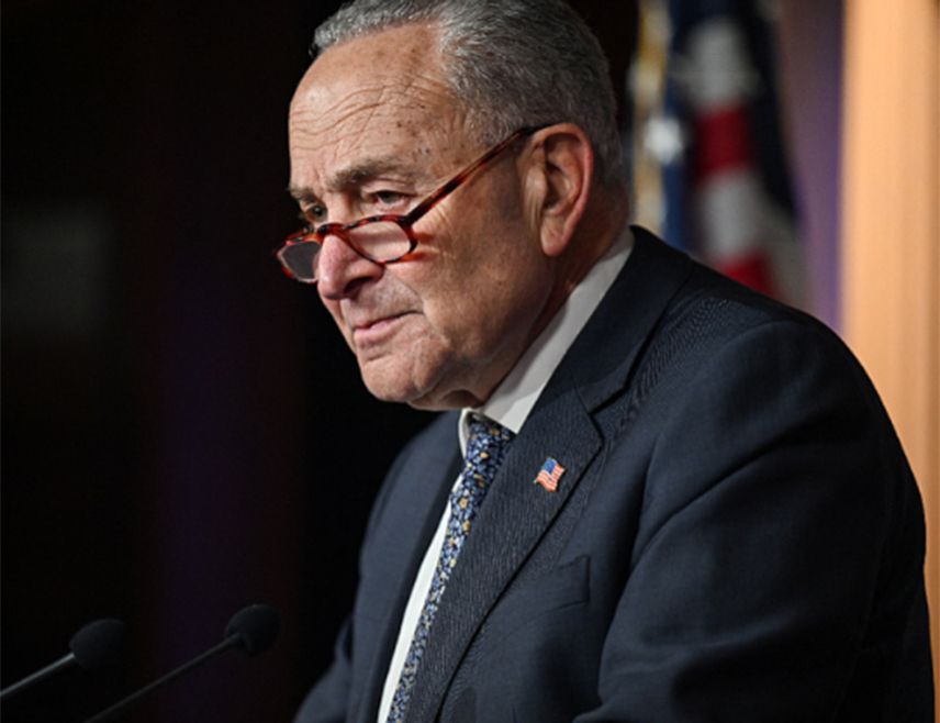 ВАШИНГTОН, 18. ЈАНУАРА /СРНА/ - Вођа демократске мањине у америчком Сенату Чак Шумер изјавио је да ће демократе предложити закон којим ће блокирати царине од 10 одсто чије је увођење за осам европских земаља најавио амерички предсједник Доналд Tрамп због њиховог слања војника на Гренланд.