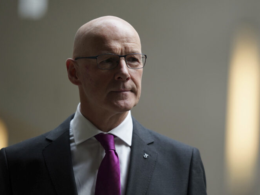 ЛОНДОН, 18. ЈАНУАРА /СРНА/ - Премијер Шкотске Џон Свини изјавио је данас да би позвао на нови референдум о независности ако његова Шкотска национална партија освоји већину на изборима за шкотски парламент, који ће бити одржани у мају.