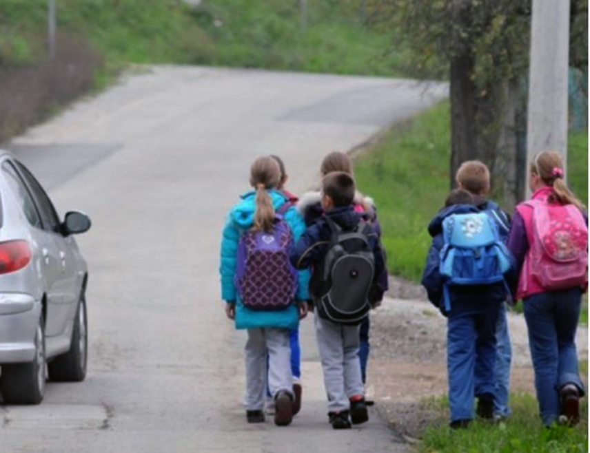 БАЊАЛУКА, 19. ЈАНУАРА /СРНА/ - Министарство унутрашњих послова Републике Српске реализоваће од данас традиционалну акцију "Заштитимо дјецу у саобраћају", чији је циљ позивање на додатан опрез у вожњи, нарочито на путевима у близини школа с обзиром на то да почиње друго полугодиште.