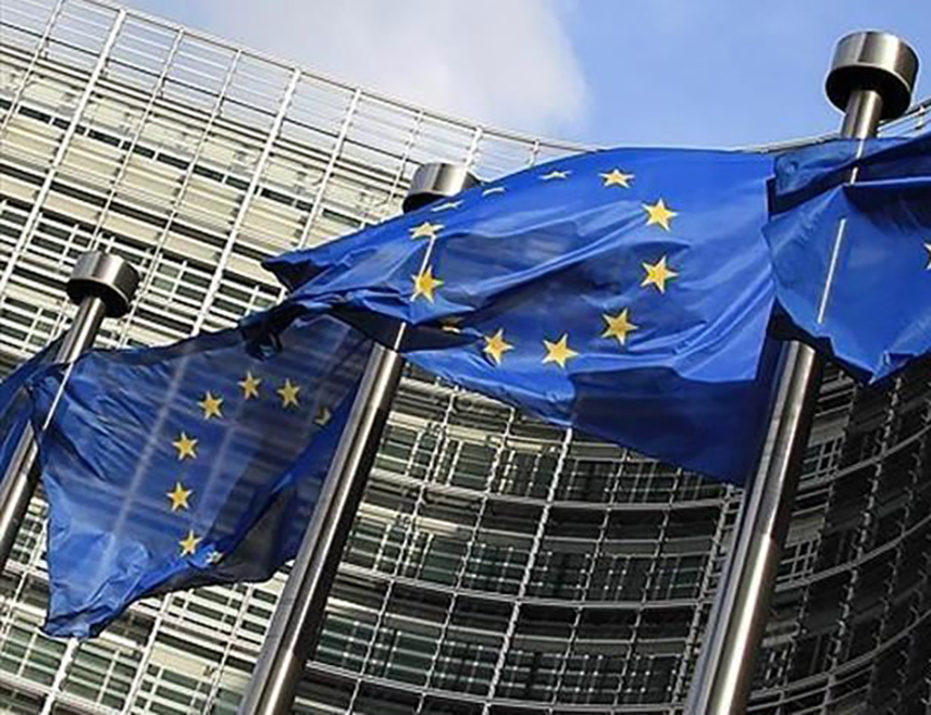 БРИСЕЛ, 18. ЈАНУАТА /СРНА/ - Чланице ЕУ разматрају могућност увођења царина Сједињеним Државама у вриједности од 93 милијарде евра као одговор на пријетње америчког предсједника Доналда Tрампа НАTО савезницима који се противе његовом плану да преузме Гренланд, пише "Фајненшел тајмс".