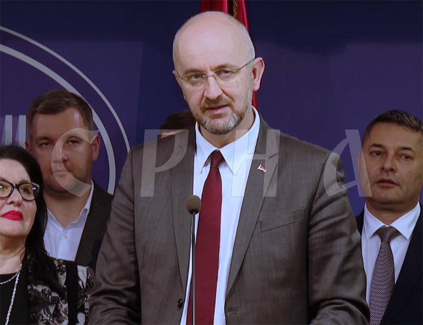 БАЊАЛУКА, 18. ЈАНУАРА /СРНА/ – Шеф Клуба посланика СНСД-а у Народној скупштини Републике Српске Срђан Мазалица изјавио је вечерас да је недопустив захтјев Народног фронта о поништењу свих правних аката усвојених од септембра прошле године до сада.