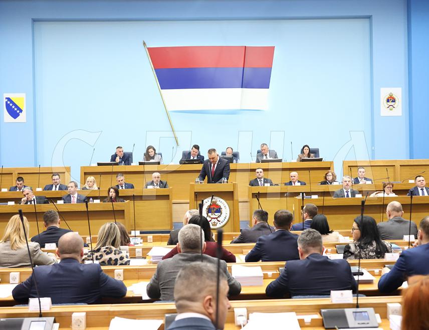 БАЊАЛУКА, 18. ЈАНУАРА /СРНА/ - Мандатар за састав нове Владе Републике Српске Саво Минић позвао је правосудне институције да поступају по свим пријавама и наводима опозиције и да се на тај начин стави тачка на све наводе о незаконитим поступањима.