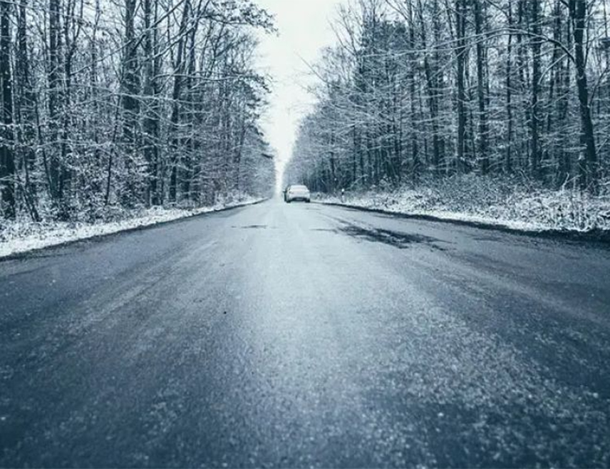 БАЊАЛУКА, 19. ЈАНУАРА /СРНА/ - Саобраћај се у Републици Српској и Федерацији БиХ /ФБиХ/ одвија по сувим и мјестимично влажним коловозима, а због ниске температуре могућа је поледица, нарочито у вишим предјелима и преко планинских превоја, те преко мостова, надвожњака и на прилазима тунелима.