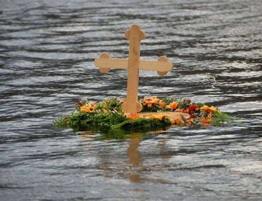 ПОДГОРИЦА, 19. ЈАНУАРА /СРНА/ - За Часни крст данас, на Богојављење пливали су у Херцег Новом, Беранама, Даниловграду, Зети и Пљевљима.