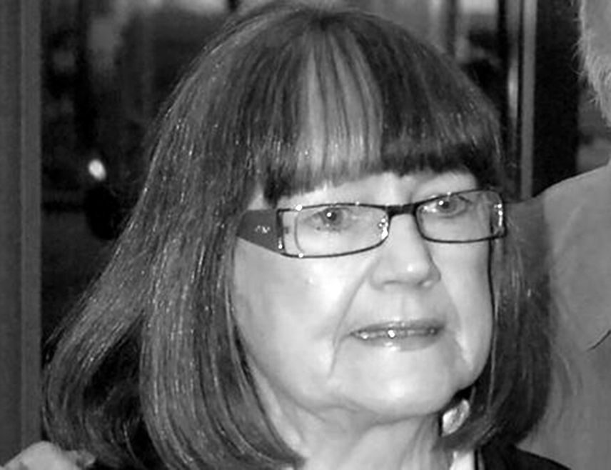 БЕОГРАД, 20. ЈАНУАРА /СРНА/ - Позната југословенска пјевачица и глумица Сенка Велетанлић преминула је јуче у 90. години у Београду, након тешке болести, потврдила је породица.