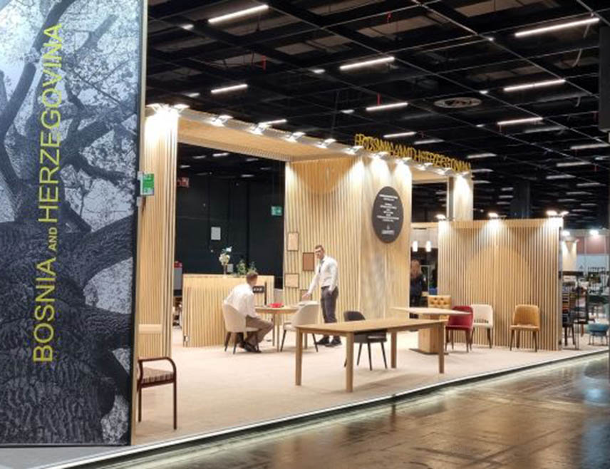 САРАЈЕВО, 20. ЈАНУАРА /СРНА/ - Шест компанија из БиХ излаже своје производе на Међународном сајму намјештаја и ентеријера који се до петка, 23. јануара, одржава у Келну, саопштено је из Спољнотрговинске коморе БиХ.