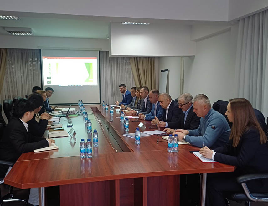 ЗВОРНИК, 20. ЈАНУАРА /СРНА/ - Министар саобраћаја и веза Републике Српске Зоран Стевановић изјавио је у Зворнику да је циљ да се нађе оптимална траса Шепак-Каракај као дионице будућег брзог пута како би се тај крај заштитио од потенцијалних поплава, али и да би била и најјефтинија експропријација за ту саобраћајницу.