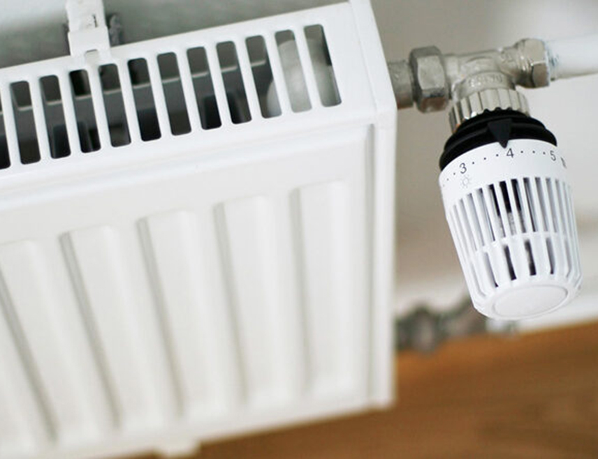 БИЈЕЉИНА, 20. ЈАНУАРА /СРНА/ - Грађанима Бијељине који се грију путем Градске топлане поново су хладни радијатори, а из овог предузећа сада кажу да је разлог за то застој у допремању угља из РиТЕ "Угљевик".