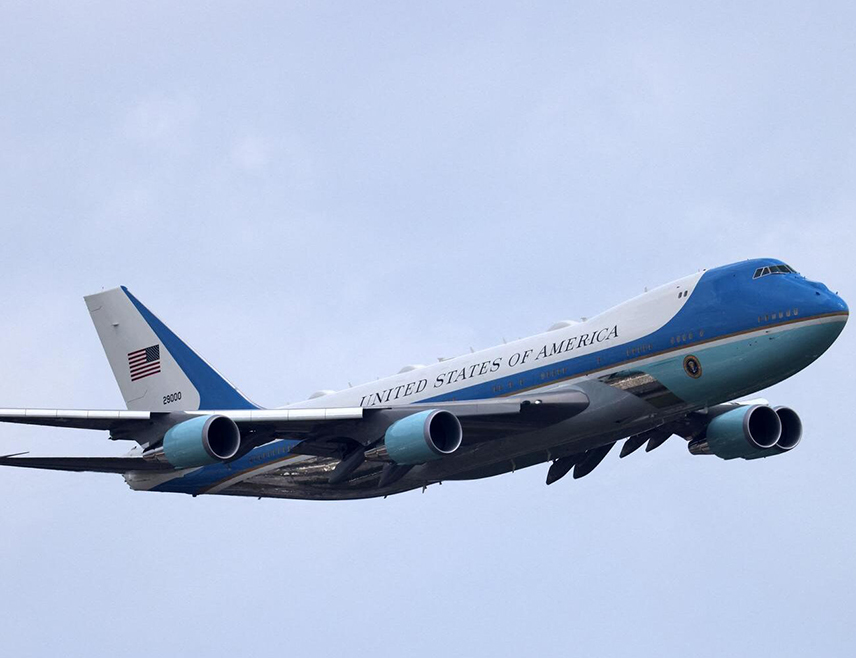 ВАШИНГТОН, 21. ЈАНУАРА /СРНА/ - Авион предсједника САД Доналда Трампа, којим је амерички лидер требало да допутује у Давос, враћен је у Базу Ратног ваздухопловства "Ендрус" због квара електричне опреме, саопштила је портпарол Бијеле куће Керолајн Ливит.