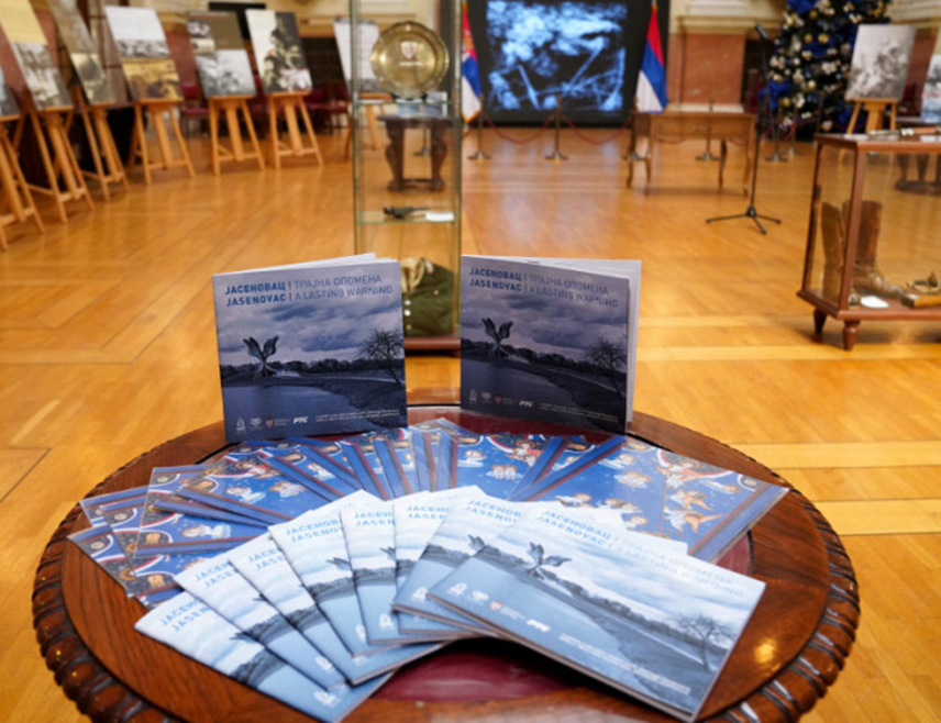 БЕОГРАД, 21. ЈАНУАРА /СРНА/ - Потпредсједник Владе Србије Ивица Дачић истакао је да су крајње увредљиви захтјеви да се уклони изложба "Јасеновац - трајна опомена" из Скупштине Србије јер наводно вријеђа европарламентарце.