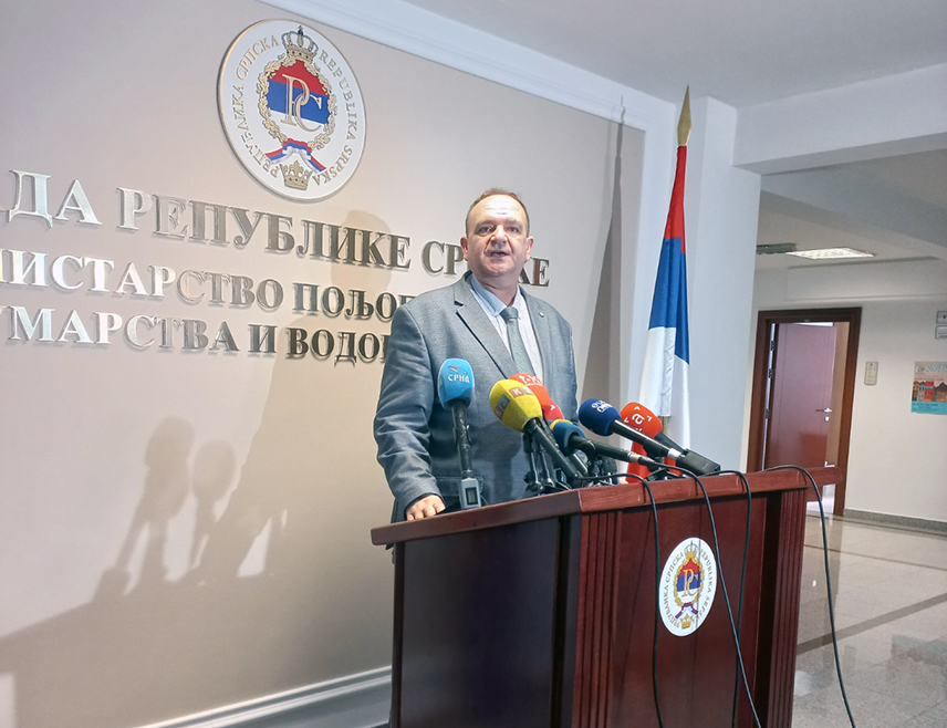 ИСТОЧНО САРАЈЕВО, 21. ЈАНУАРА /СРНА/ - Конзорцијум "Логистика БиХ", који окупља превознике, најавио је у понедјељак, 26. јануара, регионални протест транспортног сектора на теретним граничним прелазима ЕУ због нагомиланих проблема у вези са боравком возача у земљама Шенгена, а посљедњи је нови систем уласка у ЕУ.