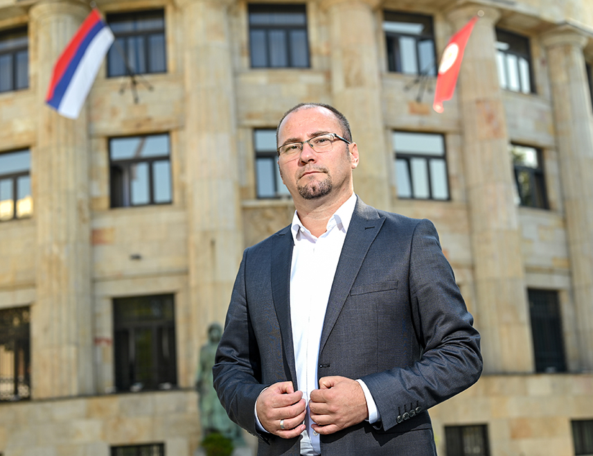 БАЊАЛУКА, 21. ЈАНУАРА /СРНА/ - Генерални секретар Народне скупштине Републике Српске Боран Босанчић рекао је за Срну да вршилац дужности предсједника Републике има овлашћење да не потпише законе, као што је то случај са Законом о заштити здравља становништва од дуванских производа, и појаснио да ће он бити враћен у скупштинску процедуру, те да ће се посланици гласањем, без расправе, поново изјашњавати.