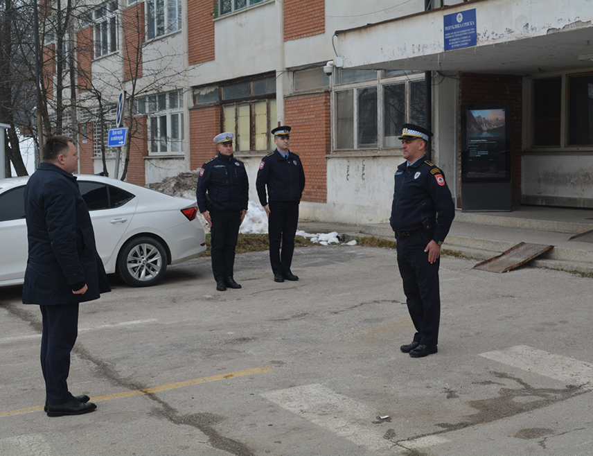 ИСТОЧНО САРАЈЕВО, 21. ЈАНУАРА /СРНА/ - Министар унутрашњих послова Републике Српске Жељко Будмир данас је похвалио напоре које Полицијска управа  Источно Сарајево предузима да Сарајевско-романијска регија и даље буде безбједна за живот свих грађана.
