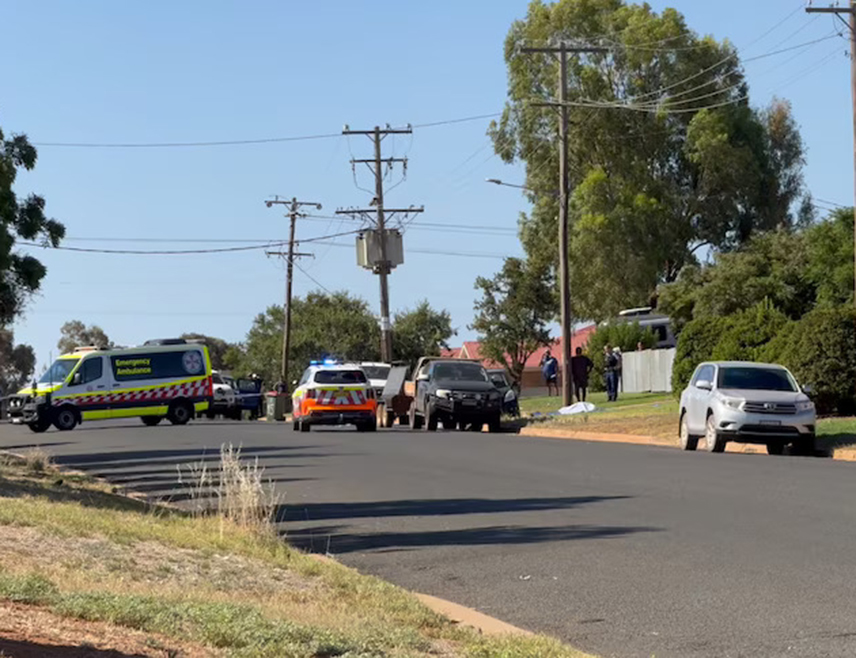 КАНБЕРА, 22. ЈАНУАРА /СРНА - РИА Новости/ - Најмање троје људи убијено је када је непознати мушкарац пуцао на људе у граду Лејк Карџелигоу у аустралијској држави Нови Јужни Велс, јавио је аустралијски медијски сервис Еј-Би-Си.