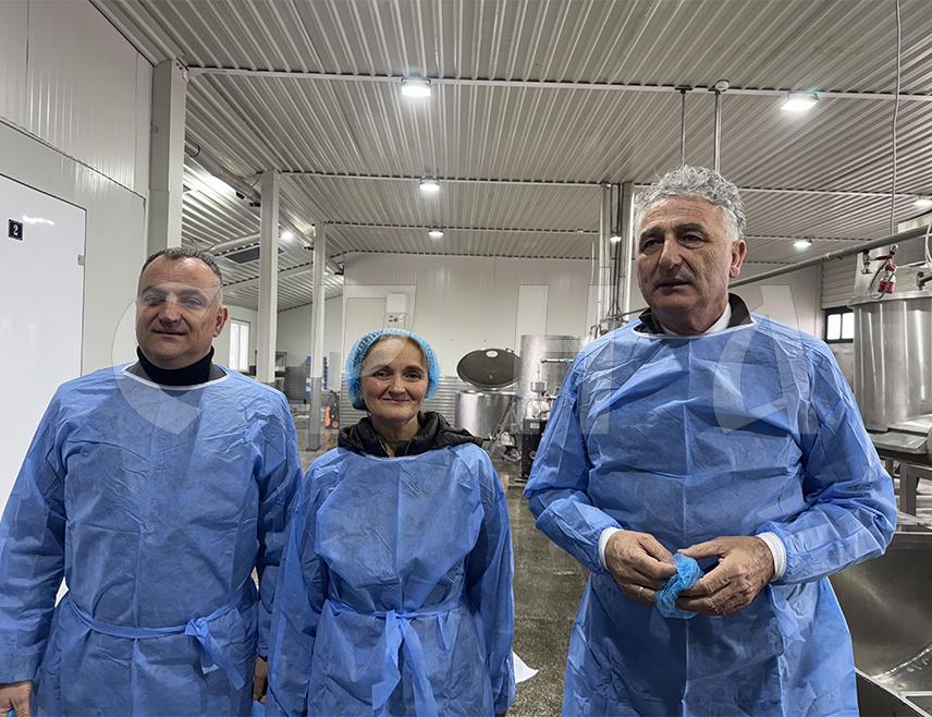 НЕВЕСИЊЕ, 22. ЈАНУАРА /СРНА/ - Помоћник министра пољопривреде, шумарства и водопривреде Републике Српске у ресору за ветеринарство Негослав Лукић изјавио је данас у Невесињу да у Херцеговини нема вишкова млијека које је у овој регији изузетног квалитета, те да неће доћи до смањења откупне цијене.