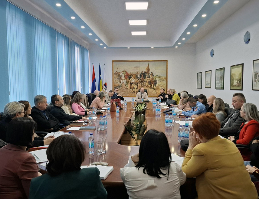 БРОД, 22. ЈАНУАРА /СРНА/ - Општина Брод представила је данас 100 оперативних задатака за ову годину усаглашених са буџетом, очекује да око 16 милиона КМ буде уложено у реализацију, а приоротет је улагање у привреду.