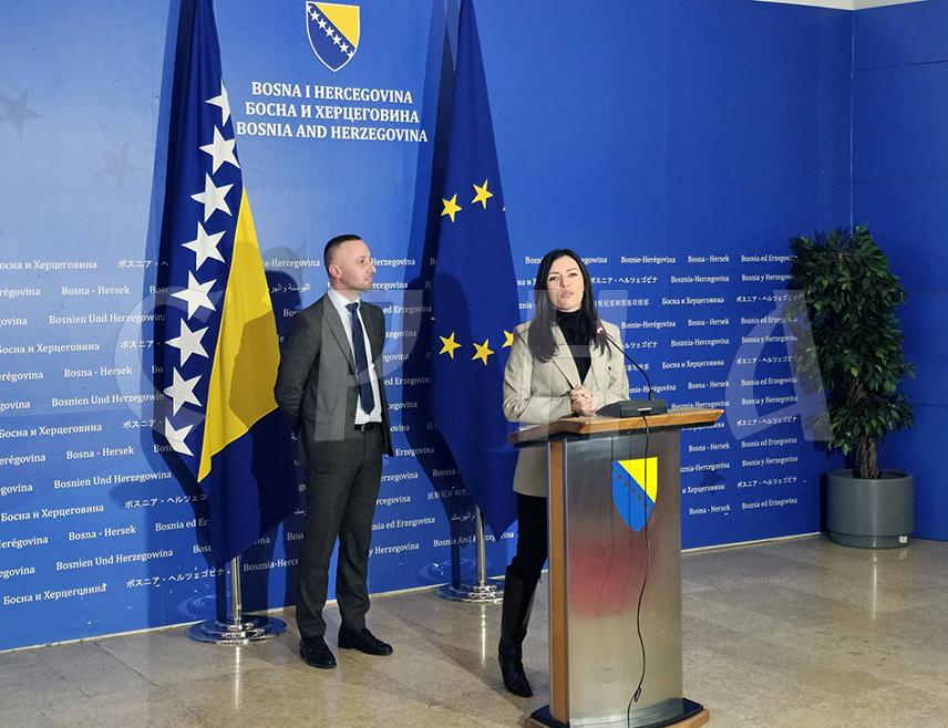 САРАЈЕВО, 22. ЈАНУАРА /СРНА/ - Клуб посланика СНСД-а у Представничком дому Парламентарне скупштине БиХ сматра да је Реформска агенда квалитетна и да има обрисе агенде која обећава перспективан развојни пут БиХ који поштује конститутивност три народа у два ентитета, изјавила је шеф Клуба Сања Вулић.