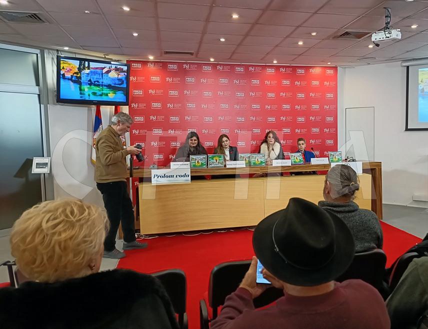 БЕОГРАД, 22. ЈАНУАРА /СРНА/ - У Београду је данас представљена књига поезије и слика "Дијадема Херцеговине" умјетника и професора из Tребиња Даниеле Чолић.