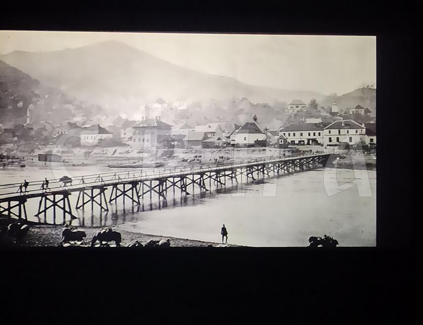 ЗВОРНИК, 22. ЈАНУАРА /СРНА/ - "Светосавска недјеља" у Зворнику почела је документарним филмом "Мост надомак вијека" о мосту Краља Александра Првог Карађорђевића, који преко Дрине повезује Мали Зворник и Зворник, односно Републику Српску и Србију.