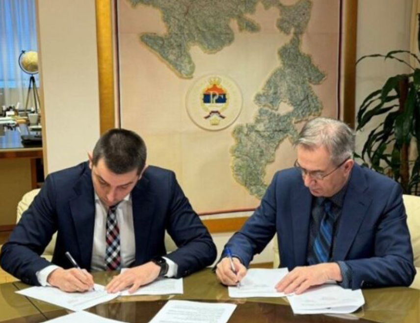 BANJA LUKA – Newly appointed Minister of Trade and Tourism of Republika Srpska Nedžad Ned Puhovac assumed office this morning from Denis Šulić, thanking him for his work to date and stressing that he will continue ongoing activities and further improve business conditions in the sector.