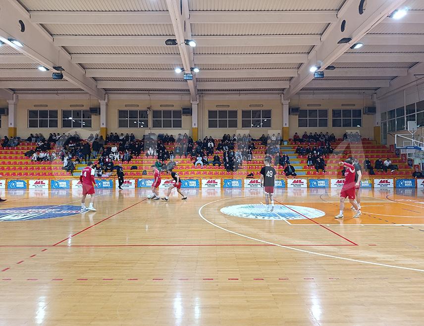 МРКОЊИЋ ГРАД, 23. ЈАНУАРА /СРНА/ - У Мркоњић Граду вечерас је почео турнир у малом фудбалу који је окупио 81 екипу из Републике Српске и Федерације БиХ.