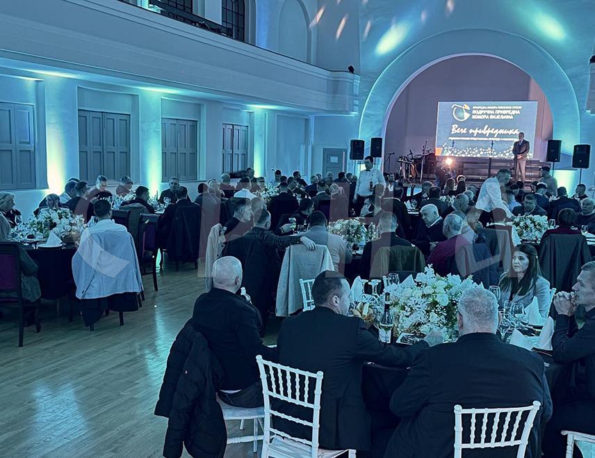 БИЈЕЉИНА, 23. ЈАНУАРА /СРНА/ - Подручна привредна комора Бијељина организовала је "Вече привредника" с циљем јачања сарадње, размјене искустава и умрежавања актера из привредног и институционалног сектора.