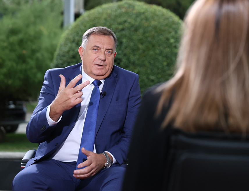 BELGRADE, JANUARY 25 /SRNA/ – Europe has for years been subordinate to the United States and is now finding itself in a position of whining as it experiences everything it once did to us, both in Kosovo and in Republika Srpska, bombing us without a United Nations Security Council decision and declaring that the rule of law is only what they say it is, SNSD leader Milorad Dodik said.