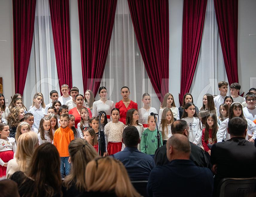 МОСTАР, 25. ЈАНУАРА /СРНА/ - У Владичанском двору у Мостару вечерас је одржана традиционална Светосавска академија, посвећена првом српском архиепископу, светитељу и просветитељу, утемељивачу српске Цркве, школе и државе – Светом Сави.