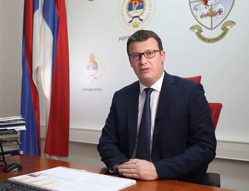 ИСТОЧНО САРАЈЕВО, 26. ЈАНУАРА /СРНА/ - Начелник општине Источна Илиџа Маринко Божовић рекао је Срни да се вода повукла са поплављених подручја и да ће данас у 10.00 часова засједати штаб за ванредне ситуације.