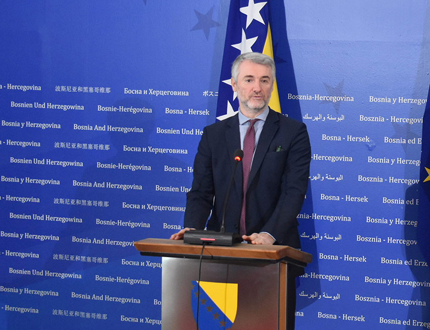 САРАЈЕВО, 26. ЈАНУАРА /СРНА/ - Министар комуникација и транспорта у Савјету министра Един Форто поручио је генералном директору Генералне дирекције за мобилност и транспорт Европске комисије Магди Копчинској да треба пронаћи оперативно рјешење за боравак професионалних возача из БиХ на територији ЕУ.