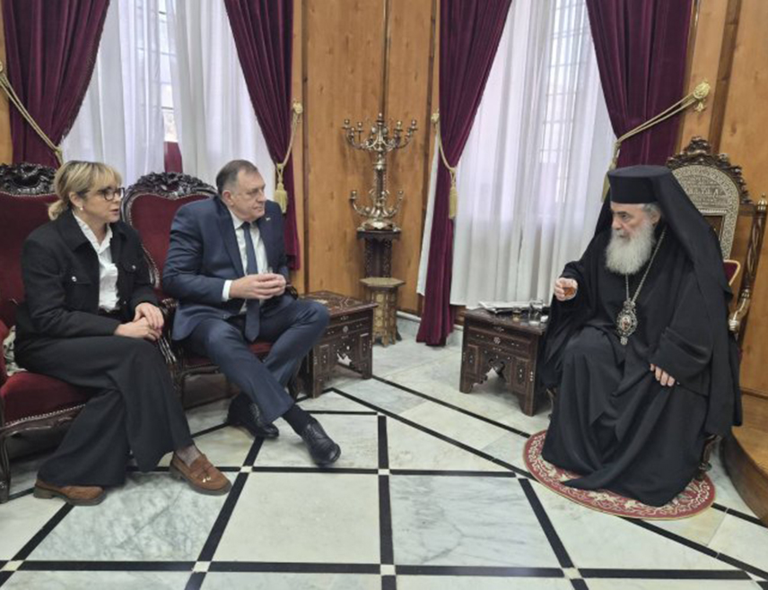 ЈЕРУСАЛИМ, 27. ЈАНУАРА /СРНА/ - Вршилац дужности предсједника Републике Српске Ана Тришић Бабић и предсједник СНСД-а Милорад Додик састали су се у Израелу са Његовом светости патријархом јерусалимским Теофилом Трећим.