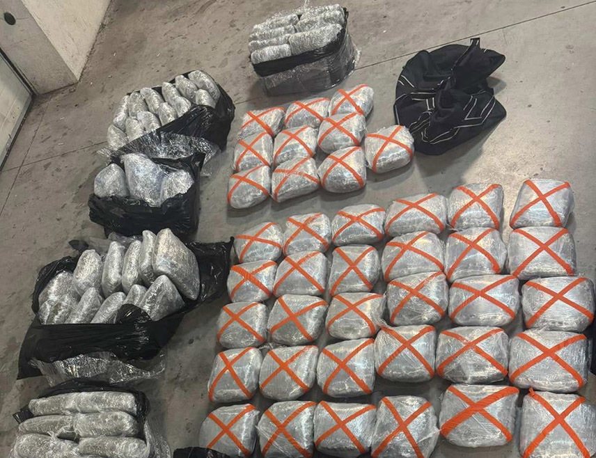 ПОДГОРИЦА, 27. ЈАНУАРА /СРНА/ - Црногорска гранична полиција пронашла је 107 килограма марихуане у једном возилу у мјесту Збељ у општини Тузи и ради на лоцирању лица које је покушало да прокријумчари дрогу.