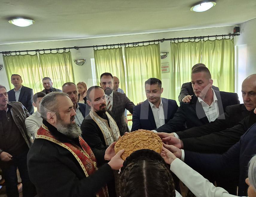 ПАЛЕ, 27. ЈАНУАРА /СРНА/ - Образовне установе на Палама данас су свечано обиљежиле школску славу - Светог Саву, првог српског архиепископа и просвјетитеља, те је истакнута његова важност као узора младима и трајне инспирације у очувању културе, идентитета и моралних вриједности.