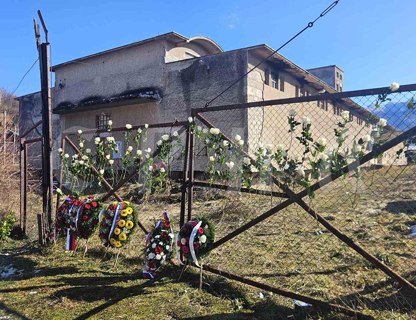 TARČIN, JANUARY 27 /SRNA/ - A memorial service was held at the Church of Saints Peter and Paul in Osenik to mark three decades since the closure of the notorious Silos camp, followed by the laying of flowers at the gate of the former prison camp in Tarčin, where during the war 600 Serb civilians were imprisoned, 24 of whom died as a result of physical abuse, beatings, torture, and starvation.