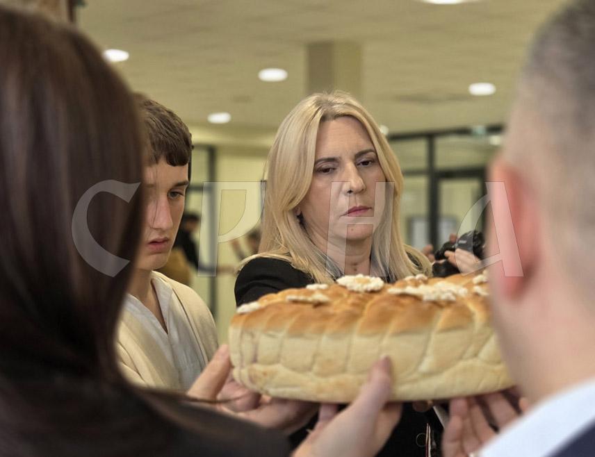 ЛАКТАШИ, 27. ЈАНУАРА /СРНА/ - Српски члан Предсједништва БиХ Жељка Цвијановић истакла је да је улагање у образовање - залог за будућност.