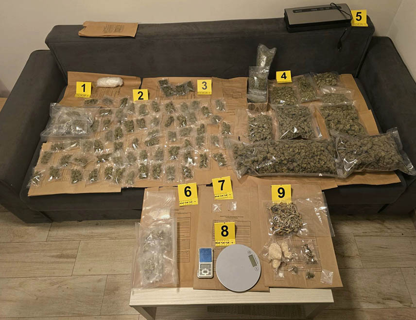 БЕОГРАД, 27. ЈАНУАРА /СРНА/ - У Београду на Врачару у великој акцији полиције ухапшена је једна особа и заплијењено више од шест килограма различитих наркотика.