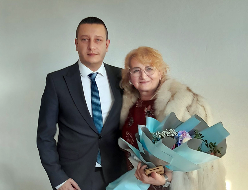 САРАЈЕВО, 27. ЈАНУАРА /СРНА/ - Замјеник министра одбране у Савјету министара Александар Гогановић ненајављено је посјетио каснарну у Жепчу, гдје је разговарао са командантом касарне и припадницима Оружаних снага БиХ у почетном чину војника, те истакао да се управо кроз непосредан разговор с људима на терену може добити најреалнија слика стања и потреба у систему одбране.