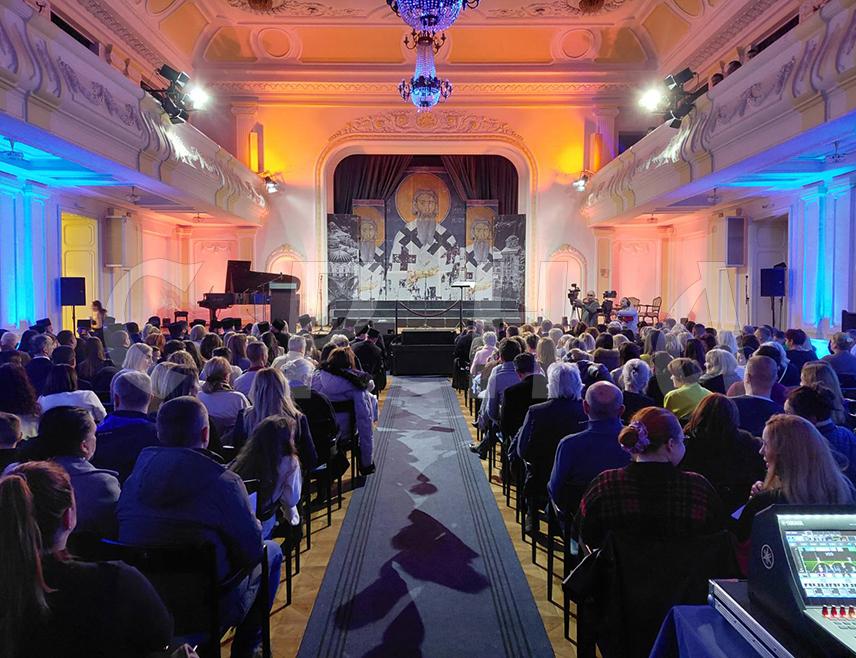 БАЊАЛУКА, 27. ЈАНУАР /СРНА/ - Викарни епископ марчански Сава рекао је да 
Свети Сава за нас данас значи мјеру - нашег односа према Богу, цркви, народу и свијету.