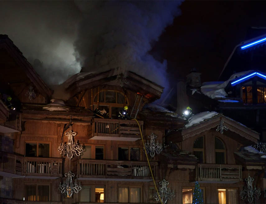 ПАРИЗ, 28. ЈАНУАРА /СРНА - РИА Новости/ - Најмање 100 људи евакуисано је усљед пожара у хотелу "Грандез Алп" у француском одмаралишту Куршевељ, саопштиле су локалне власти.