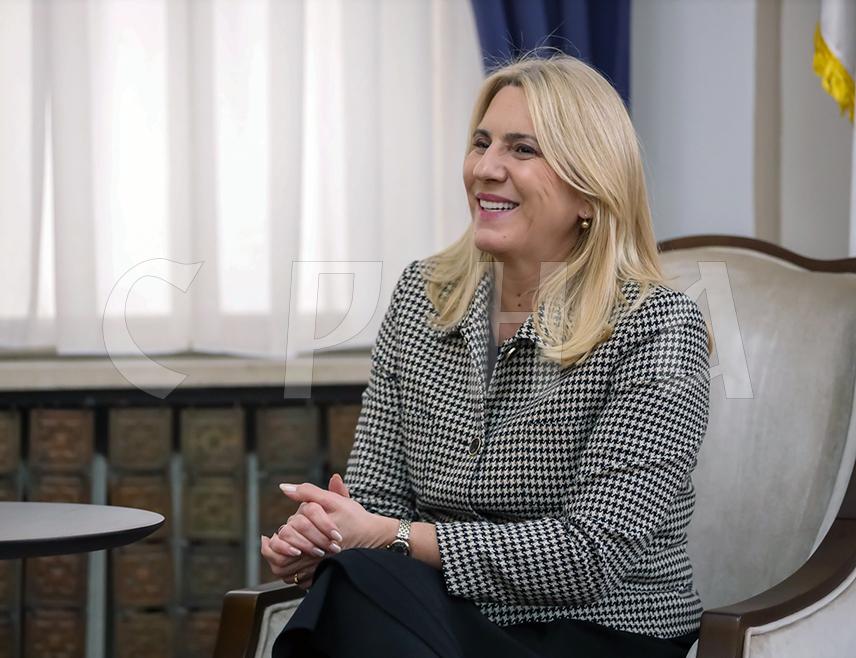 САРАЈЕВО, 28. ЈАНУАРА /СРНА/ - Српски члан Предсједништва БиХ Жељка Цвијановић данас ће у Сарајеву примити отправника послова Амбасаде САД у БиХ Џона Гинкела и новог команданта Еуфора Мауриција Фронду.