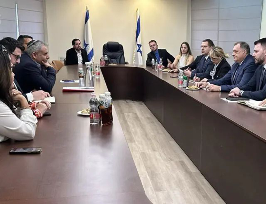 ЈЕРУСАЛИМ, 28. ЈАНУАРА /СРНА/ - Вршилац дужности предсједника Републике Српске Ана Тришић Бабић и предсједник СНСД-а Милорад Додик састали су се данас у Израелу са послаником Кнесета из странке Нова нада Зеевом Елкином.