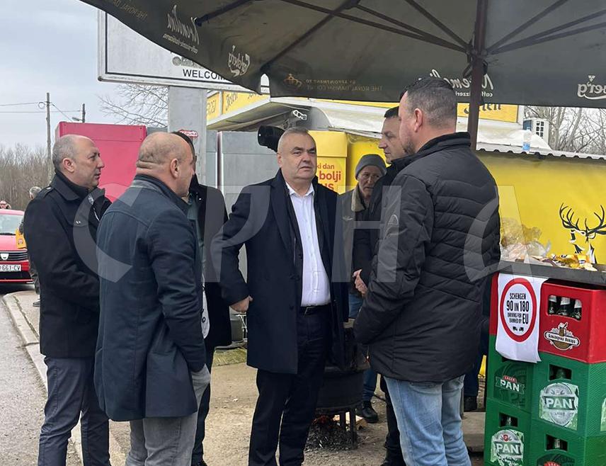 КОЗАРСКА ДУБИЦА, 28. ЈАНУАРА /СРНА/ - Министар саобраћаја и веза Републике Српске Зоран Стевановић пружио је данас подршку превозницима који протестују на Међународном граничном прелазу Доња Градина-Јасеновац и истакао да је њихов чин оправдан и представља опомену за оне који одлучују о судбини домаћих превозника, као и да су сви на губитку.