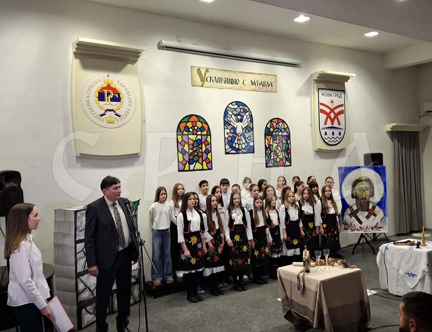 НОВИ ГРАД, 28. ЈАНУАРА /СРНА/ - У Културно-образовном центру у Новом Граду вечерас је одржана Светосавска академија коју су припремили ученици четири новоградске основне школе "Вук Караџић", "Свети Сава", "Драган Вујановић" и "Бранко Ћопић".