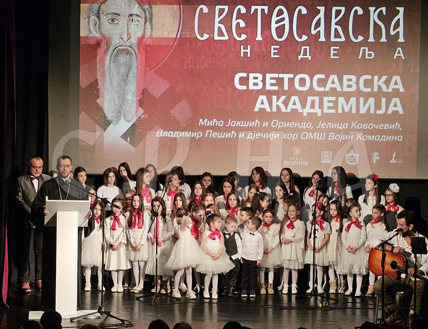 ЗВОРНИК, 28. ЈАНУАРА /СРНА/ - Позоришном представом "Кад бих ја био велики" у извођењу Зворничког драмског позоришта у Зворникиу је вечерас завршена духовна манифестација "Светосавска недјеља", посвећена првом српском архиепископу и утемељивачу српске државности, духовности и културе Светом Сави.