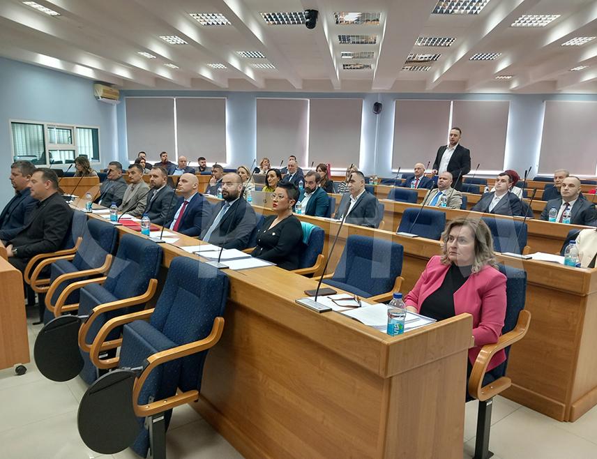 ПРИЈЕДОР, 29. ЈАНУАРА /СРНА/ - Скупштина града Приједора утврдила је данас пореску стопу за опорезивање непокретности у 2026. години у висини од 0,18 одсто, а за опорезивање непокретности у којима се непосредно обавља производна дјелатност у висини од 0,10 одсто.