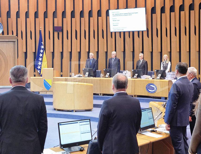 SARAJEVO, JANUARY 29 /SRNA/ - Deputy Speaker of the House of Peoples of the Parliamentary Assembly of BiH Dragan Čović stated that pressure should be exerted on the Office of the High Representative /OHR/ to withdraw the imposed Law on the Ban of Managing "State Property" to ensure that the economy in BiH functions normally.